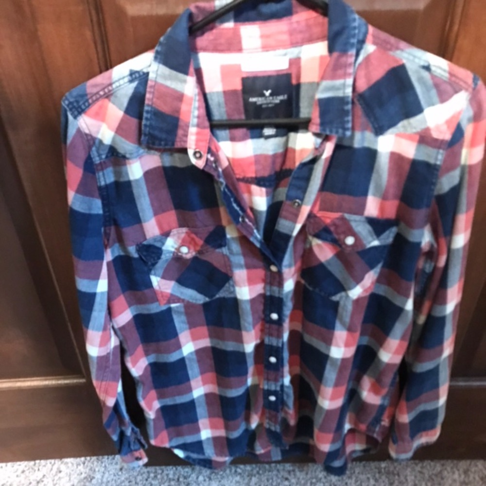 American Eagle Boyfriend Fit Plaid Snap Front Shirt Medium EUC Red Blue White